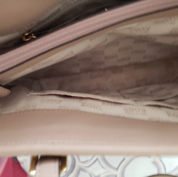 Michael Kors purse - Picture 5 of 8